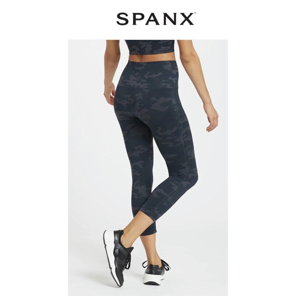 Spanx Look At Me Now Seamless Cropped Leggings Womens Camo Size Medium
